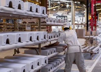 Dona da Deca e Duratex, Dexco reduz suas linhas de produtos e vende ativos