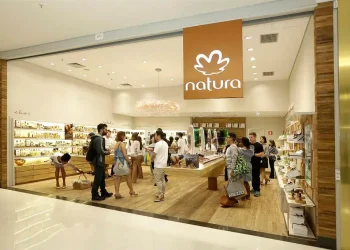 ação salta 10% após 4T com forte controle de despesa, mas isso é sustentável?