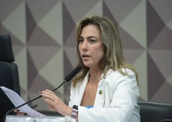 Senadora diz que pedirá desculpas a relator de CPI se acusação não se confirmar