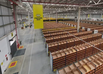 Corrida logística entre Shopee e Mercado Livre favorece FIIs de galpões