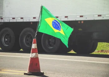 Alta do combustível impulsiona gritos de greve entre caminhoneiros