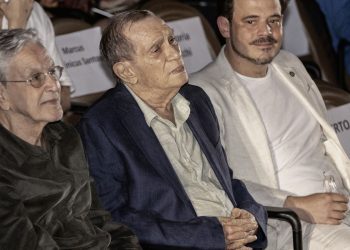 Mautner aposta no Brasil como luz diferente para o mundo, diz Caetano