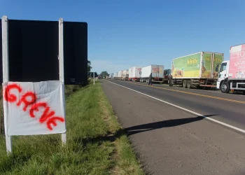 Caminhoneiros negam greve nacional por alta do diesel; ANTB convoca movimento na BA