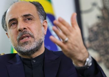 Ilusão de negociação entre EUA e Irã virou piada, diz embaixador