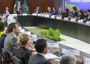 Saiba quais ministros deixam os cargos para disputar as eleições