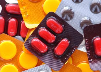 Cmed multa distribuidoras de medicamentos e defende regulamentação