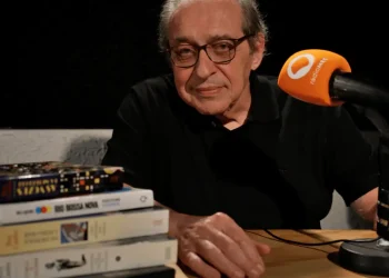 Rádio MEC apresenta nova série “De quem é a música?”, de Ruy Castro