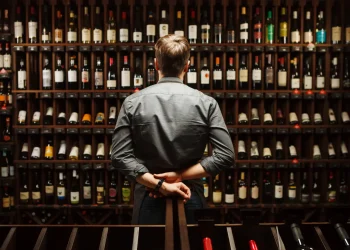 Tolerância zero? Segundo estudo, há dose benéfica de álcool— mas de tipo específico