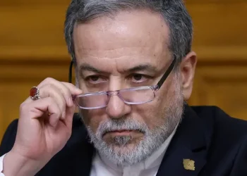 Chanceler iraniano vai ao Paquistão em meio a bloqueio naval dos EUA