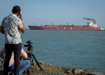 Navios francês e japonês fazem primeiras travessias pelo Estreito de Ormuz