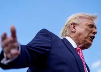 Trump demite secretário da Marinha que era contra a nova série de navios de guerra