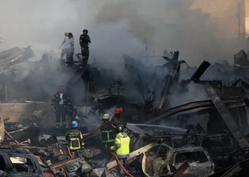 Ataques israelenses atingem o Líbano e matam 250 pessoas no dia mais mortal da guerra