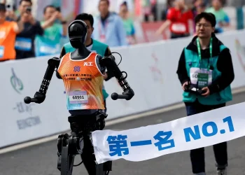 Meia maratona de robôs expõe liderança da China em humanoides — e seus limites