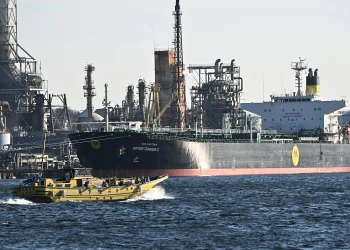 Escassez de petróleo cria uma corrida desesperada e prêmios recordes no mercado