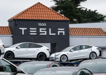 Tesla eleva previsão de investimentos para US$ 25 bi e dobra aposta em robótica