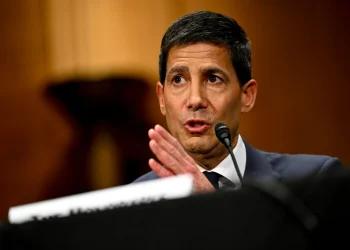 Após fim de investigação sobre Powell, Warsh ganha impulso para assumir o Fed