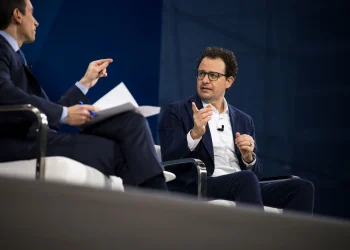 Modelo poderoso de IA da Anthropic dispara alarme global e corrida por segurança