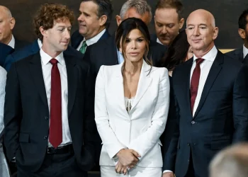 queda de ações no ano cortou US$ 75 bi de Zuckerberg e Bezos