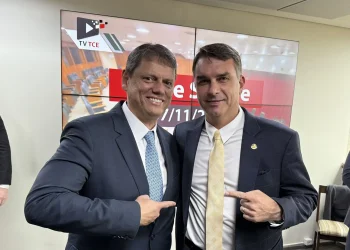 Tarcísio não acompanha Flávio nas agendas em SP e vê Marçal ganhar espaço na campanha