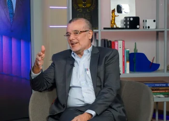 “Resolver equilíbrio fiscal com aumento de impostos é mentira”, diz Gustavo Franco