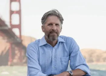 Fui rejeitado 33 vezes e construí uma empresa de US$ 390 milhões aos 48 anos