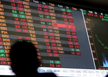 Ibovespa após topo histórico: 7 ações sobem e maioria cai; veja quais