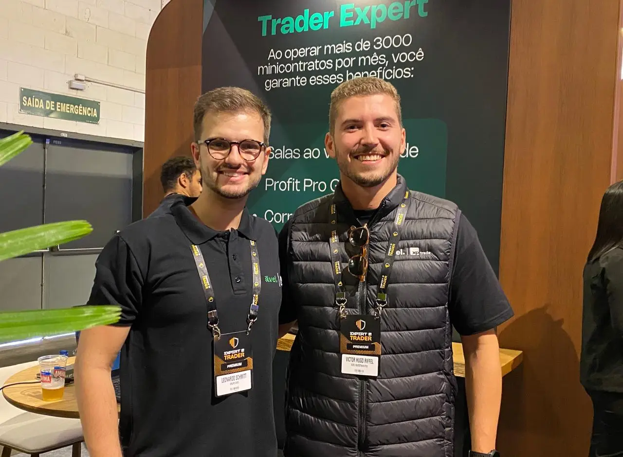 Leonaro-Schmitt-Founder-Head-da-Avel-Trade-eVictor-Hugo-Riffel-Head-da-mesa-trader-da-Avel-Investime.webp