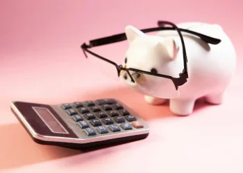 Quase 1/3 dos brasileiros não têm nenhuma reserva financeira, diz estudo da Anbima