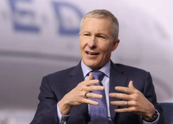 CEO da United Airlines diz que cochila 20 minutos no chão do escritório todo dia