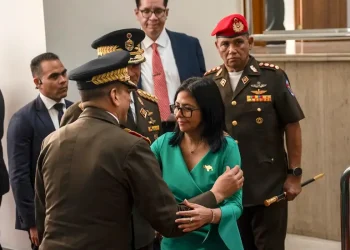 Sucessora de Maduro afasta, silenciosamente, quem o manteve no poder na Venezuela