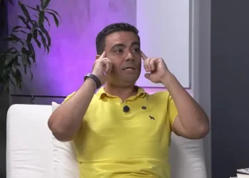 Milho King cria regra extrema para conter perdas e entrega senhas para a sua esposa