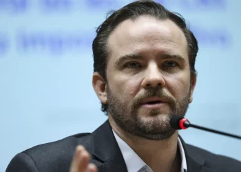 Ministro da Fazenda anuncia novas subvenções sobre diesel e GLP e apoio a aéreas