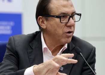 PECs da escala 6×1 não competem com o proposta do governo, diz Marinho