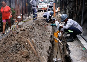Maré recebe obras de esgoto, mas drenagem e lixo e seguem como desafio