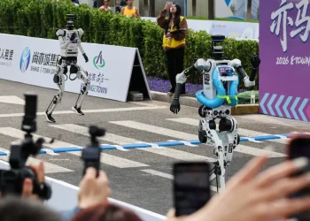Novo recorde mundial: Robôs batem humanos em meia maratona de Pequim; ASSISTA