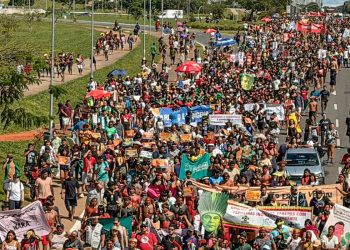 Indígenas de todo o Brasil ocupam a Esplanada dos Ministérios